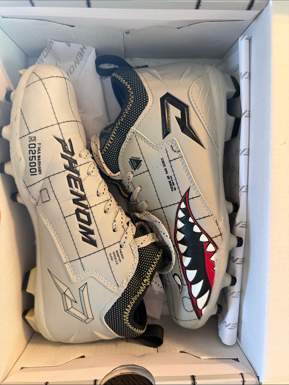 Kids Phenom Elite Quantum Speed War Hawk Football Cleat! Size 4.5!